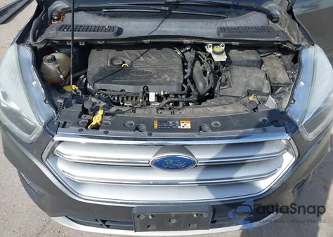 2017 Ford Escape Titanium z USA, uszkodzony, nr VIN 1FMCU0JD0HUC44640